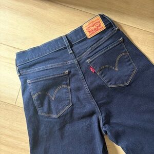 Levi 318 Shaping Wide Leg - 28